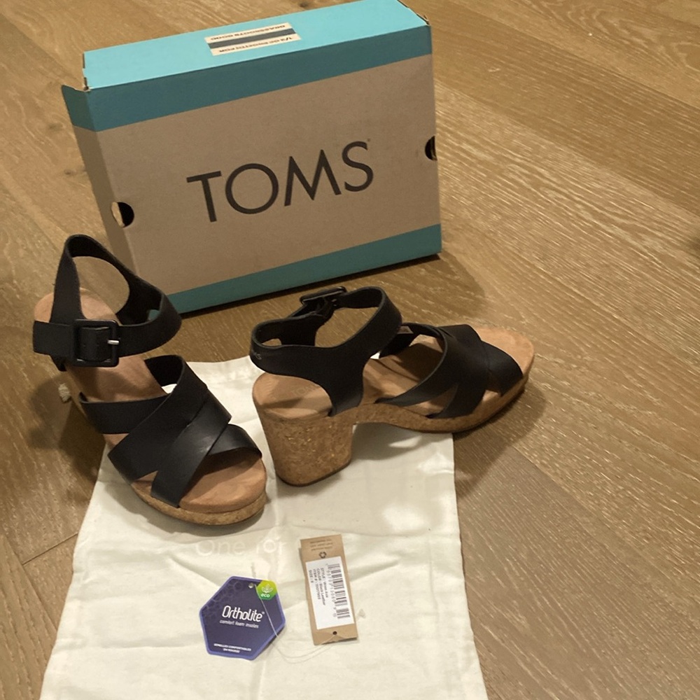 Toms Ava black leather size 8